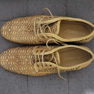 Neosens Men's Tan Perforated Oxfords